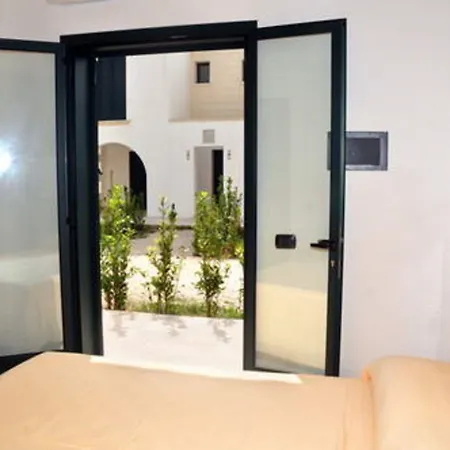 Blu Mare Residence Apartments 4* 오트란토